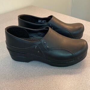 Dansko - Phoebe women’s slip-on clogs. Size 39